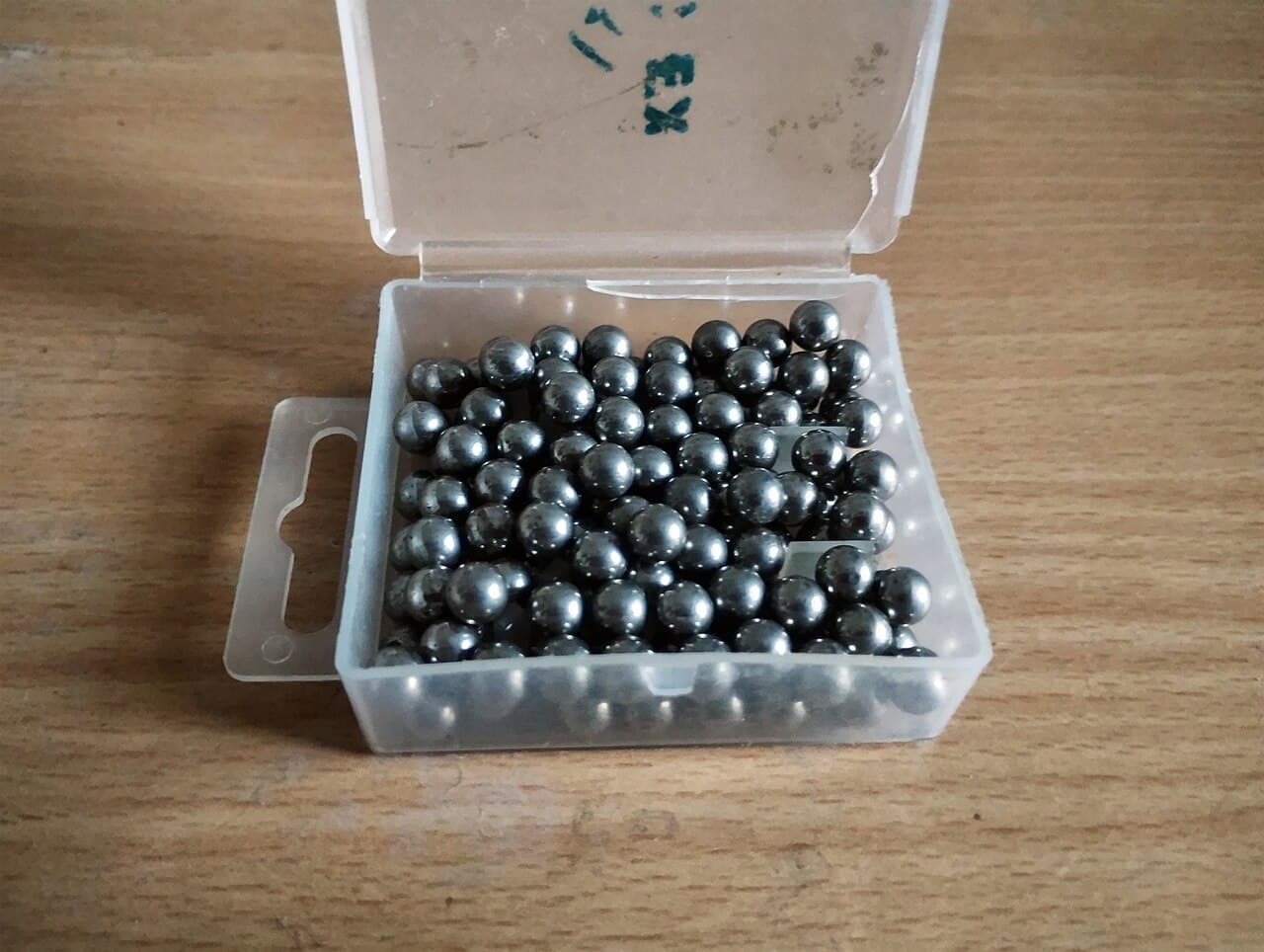 Deep-groove ball bearings